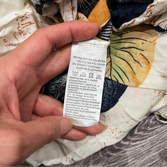 Flowy floral dress - Picture 3 of 9